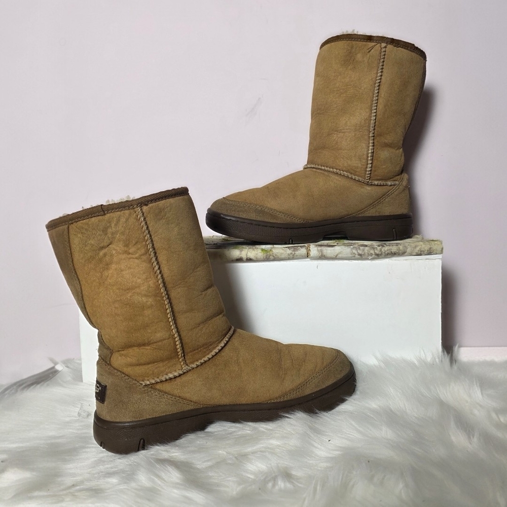 UGG Ultimate Short 5275 Chestnut Sheepskin Boots Women’s Size 9 Classic Cozy